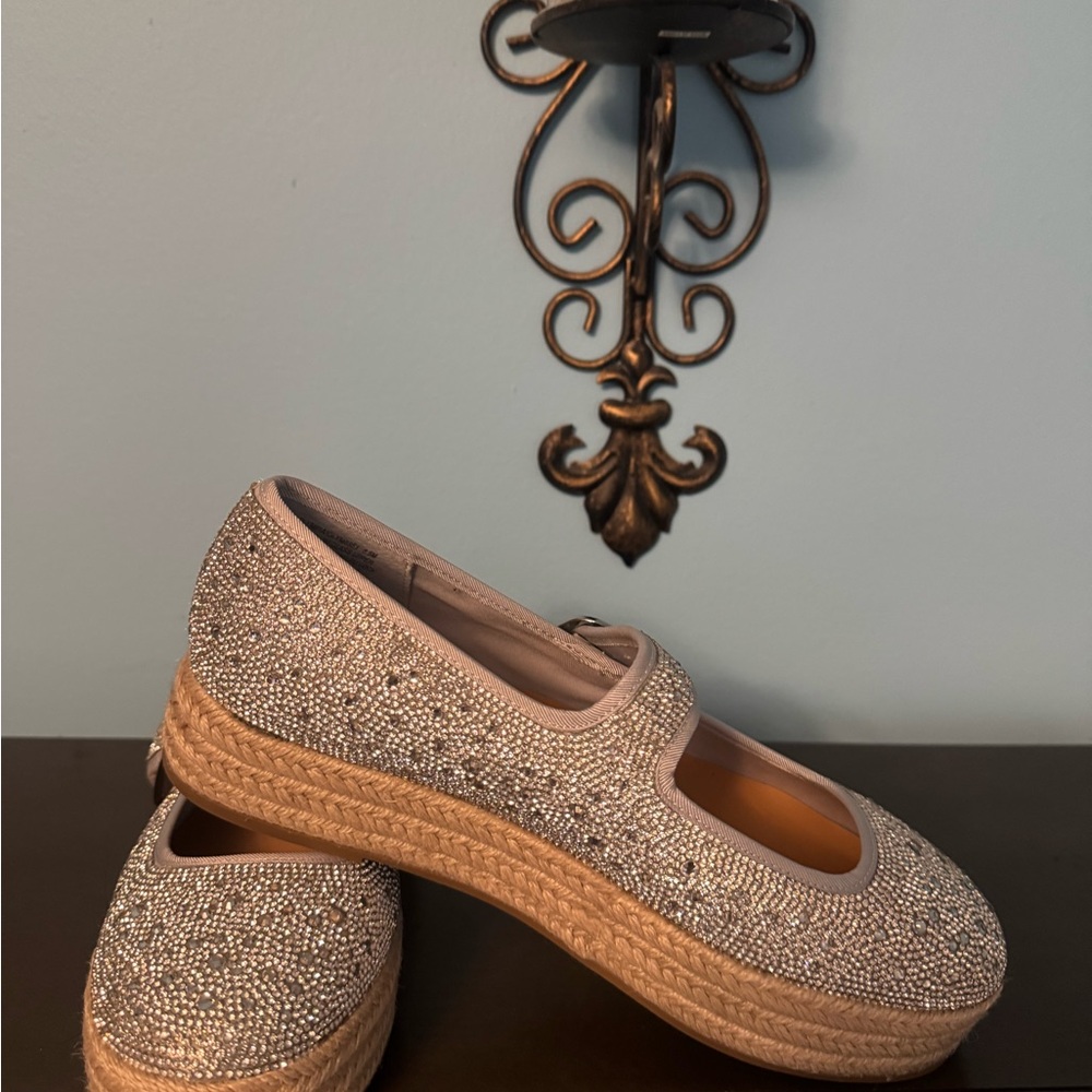 NWOT Steve Madden Size 8.5 Espadrilles-Stylish Comfort and Bling!